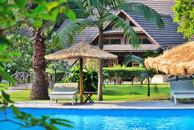 Arumeru Lodge - Piscine et jardins tropicaux